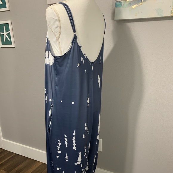 SHEIN BUNDLE - two lightweight jumpsuits! - Picture 6 of 10